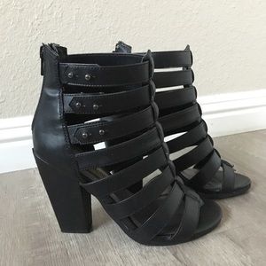 Steve Madden Strappy Black Block Heels✨